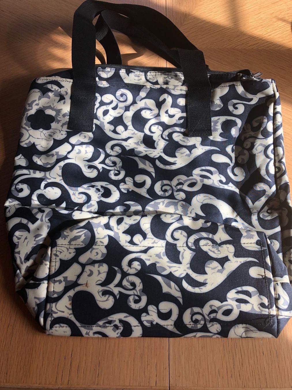 Borse da donna: Stylische grosse Tasche schwarz/weiss Muster – Usato da Schübelbach venduto da Dolly990_2 1