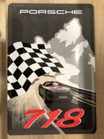 Porsche 718 racing flag