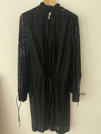 Kleid H&M schwarz Grösse M elastische Spitze durchgehend