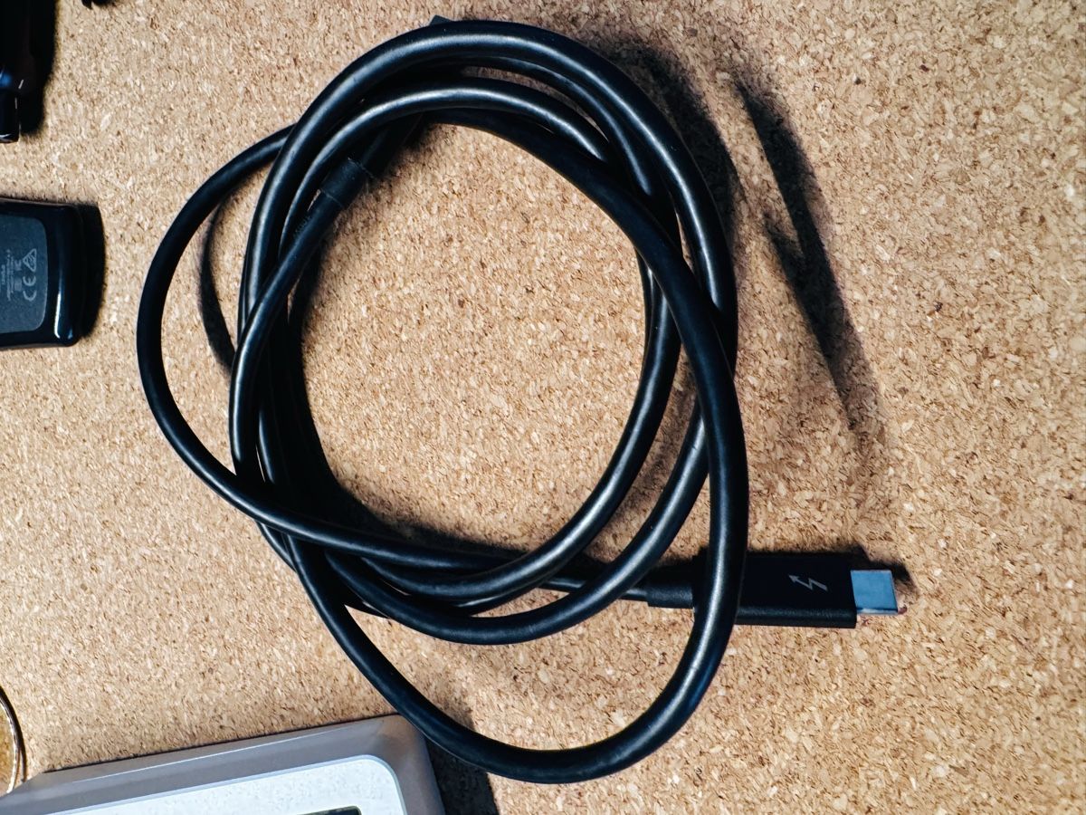 Apple Kabel: Apple thunderbolt 4 usb C – Gebraucht aus Zürich von shu_knl5