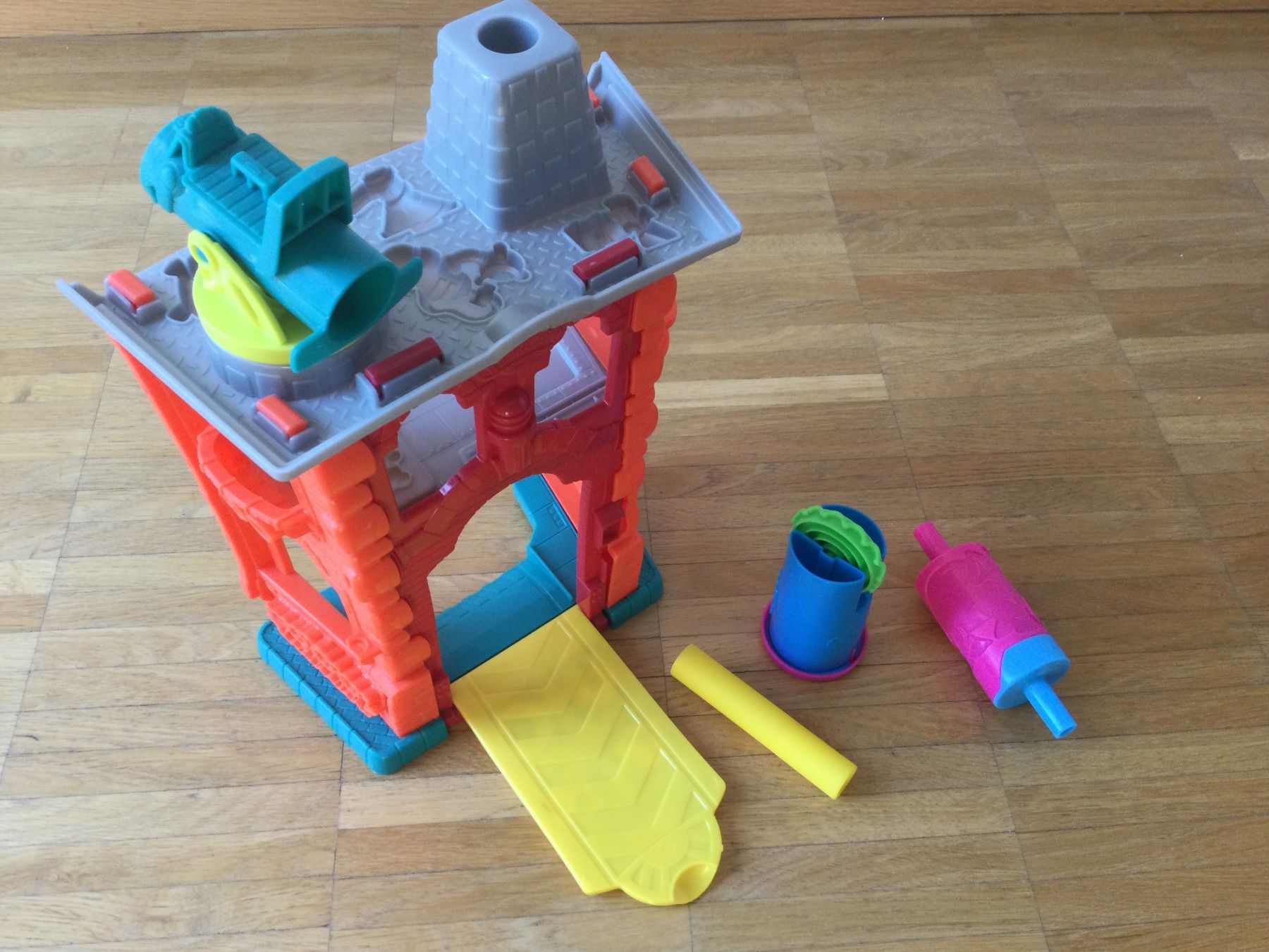 Play-Doh Giocattoli: Play-Doh Turm – Usato da Zürich venduto da ShadowVorlon