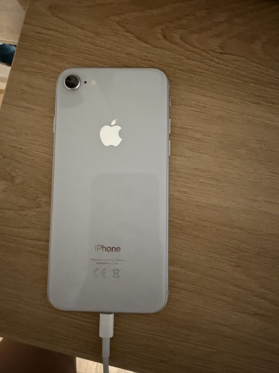 Apple Portables: iPhone 8 gris clair  – D'occasion à Le Locle par Mayd_h 5
