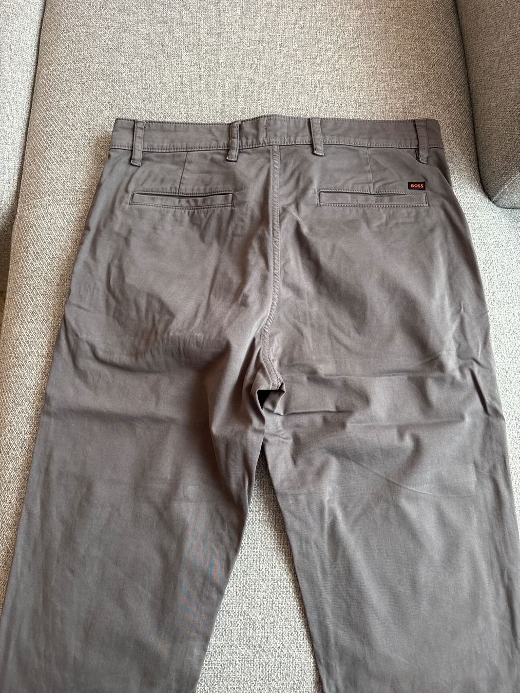 Hosen: Boss Chino Taber Grösse 33/34 – Gebraucht aus Wädenswil von Sneakerio 1