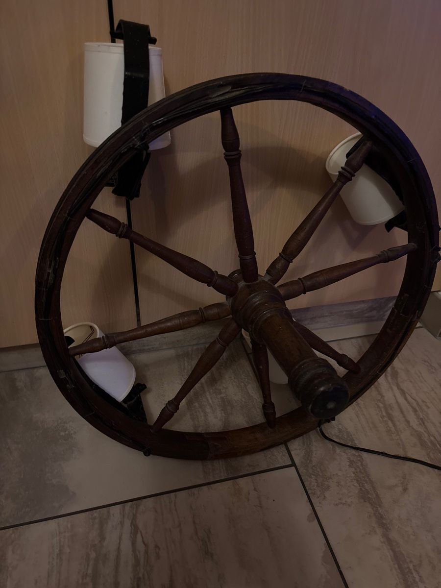 Lampes: Lustre roue charrette vintage – D'occasion à Evionnaz par roh_l5yz 2