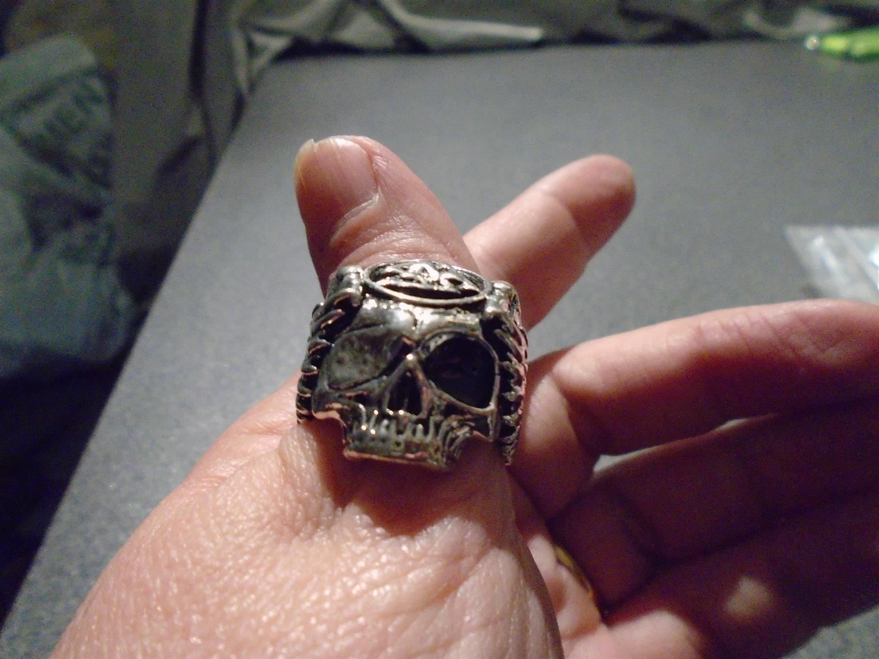 Anelli: Ring Grösse 11, Totenkopf, silberfarbig – Nuovo e nell'imballaggio originale da Zürich venduto da abraxas1291