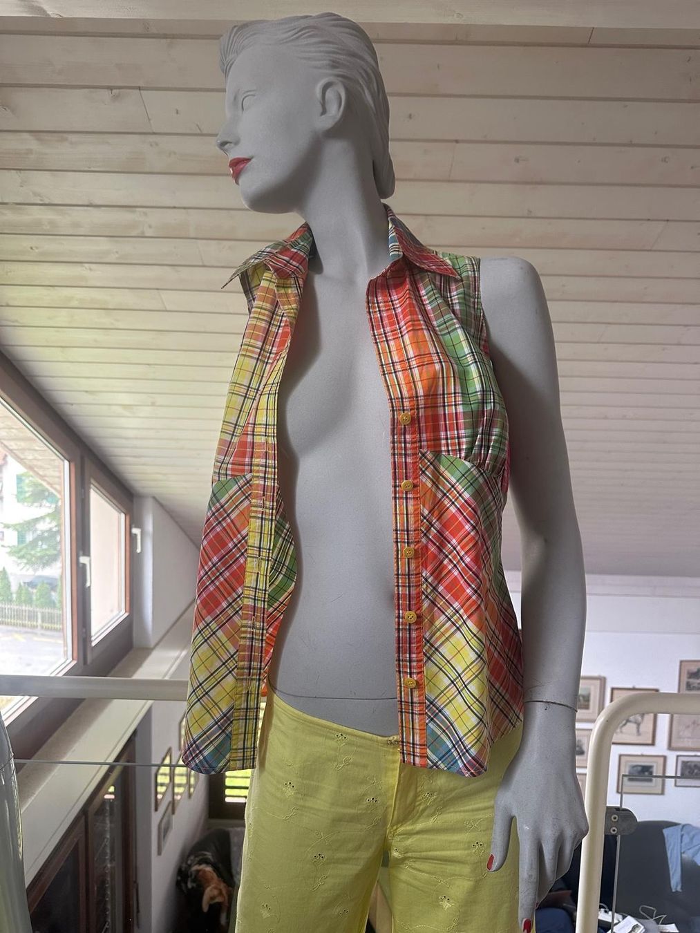 Escada Camicette: Neuwertige ärmellose Bluse von ESCADA – Usato da Neuhausen venduto da Lechasseur 3