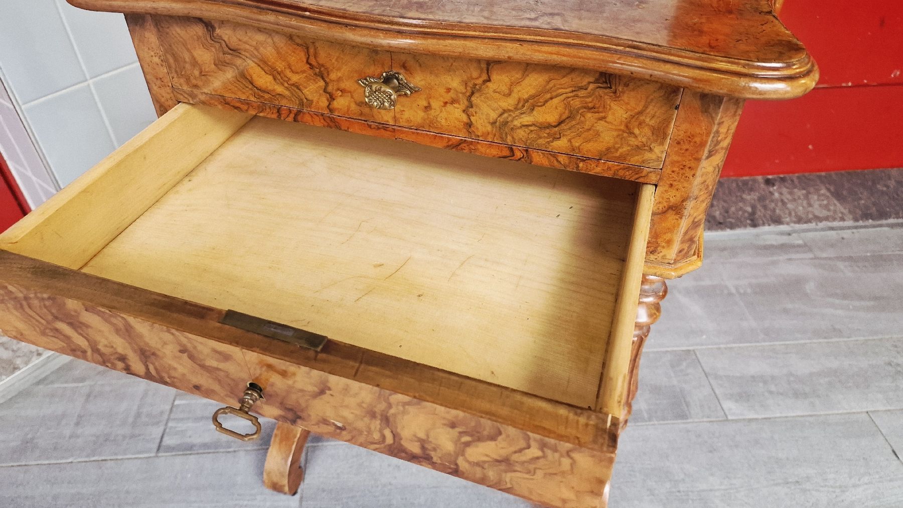 Comodini: Antike Nähkommode/Nachttisch – Usato da BERN venduto da Intarsia 5
