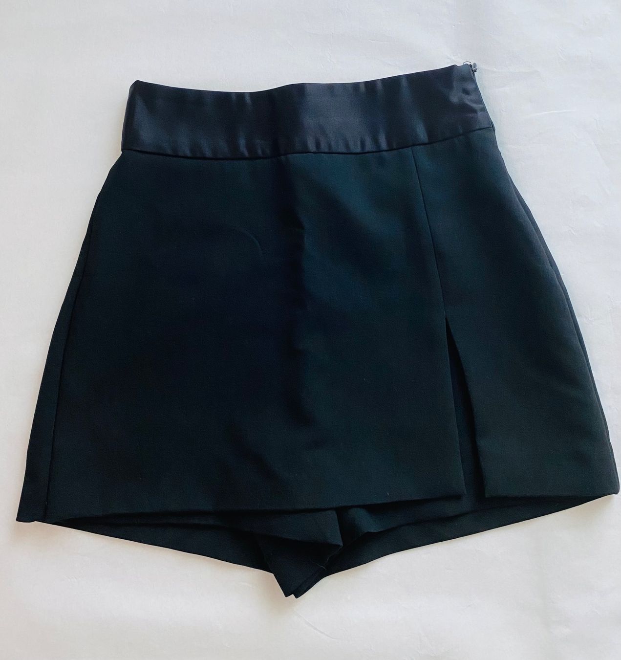 Zara Pantaloni: Zara schwarze Skorts  Gr. XS – Usato da Mellingen venduto da noencuentro