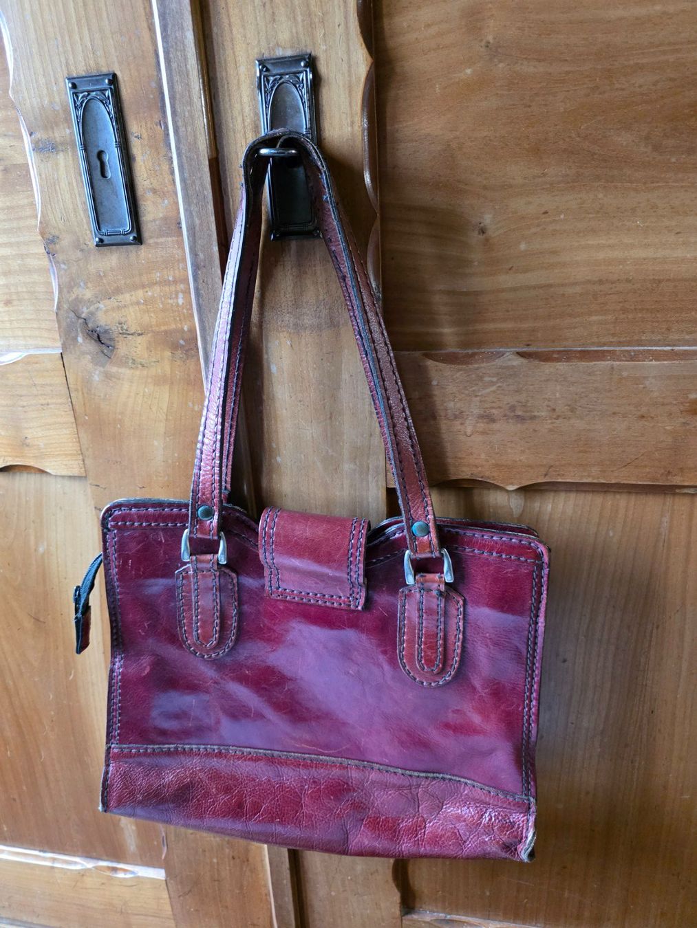 Taschen für Damen: Vintage Leder Hand Tasche dunkel rot – Gebraucht aus Walterswil BE von Lonitti 1