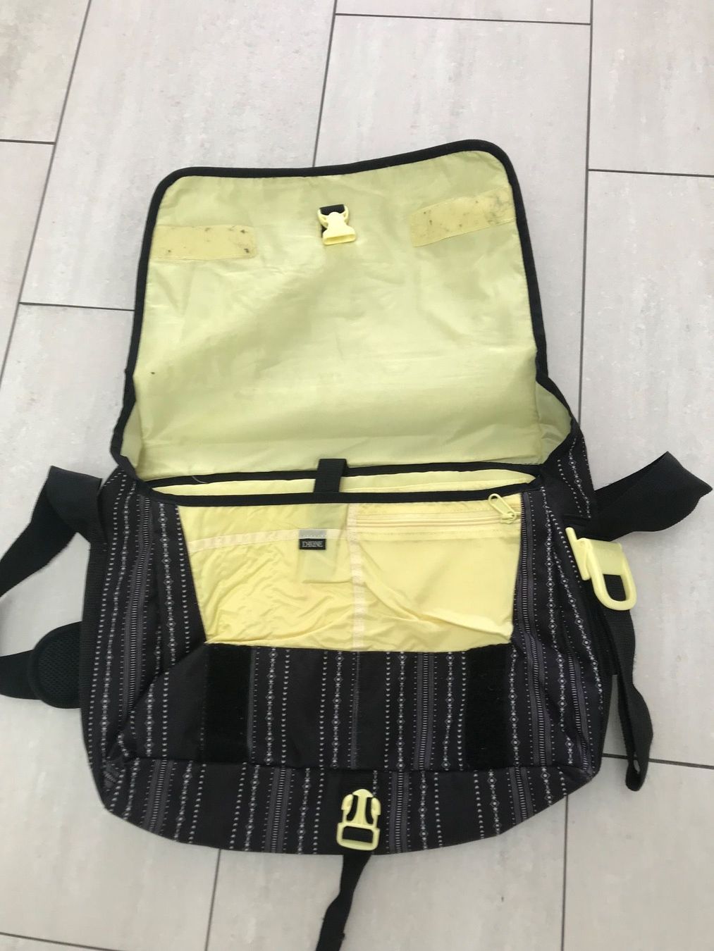 Dakine Borse: Umhängetasche DAKINE – Usato da Wädenswil venduto da JJ15 2