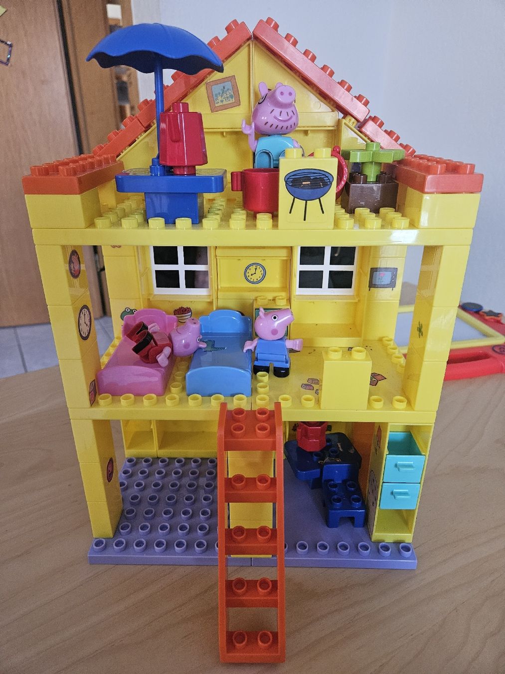 Kit di costruzioni: Maison peppa pig, bloc de construction – Usato da Miécourt venduto da Clochette23