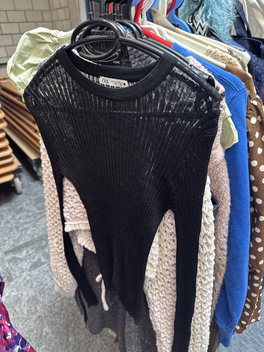Zara Lotti di vestiti: Herbstpacket Grösse xs/s pullover jacken  – Usato da Ebikon venduto da amaxandx 3