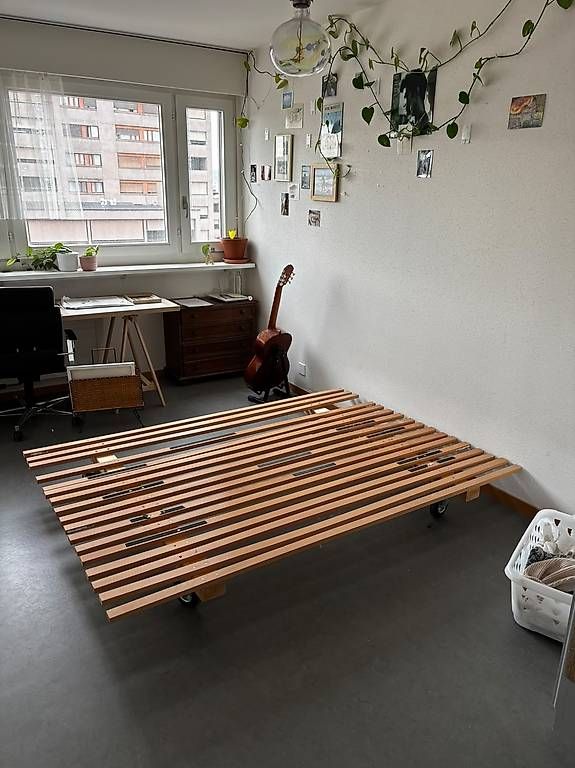 Betten: 120m Holzbett mit Rädern – Gebraucht aus Zürich von maylis.jakob