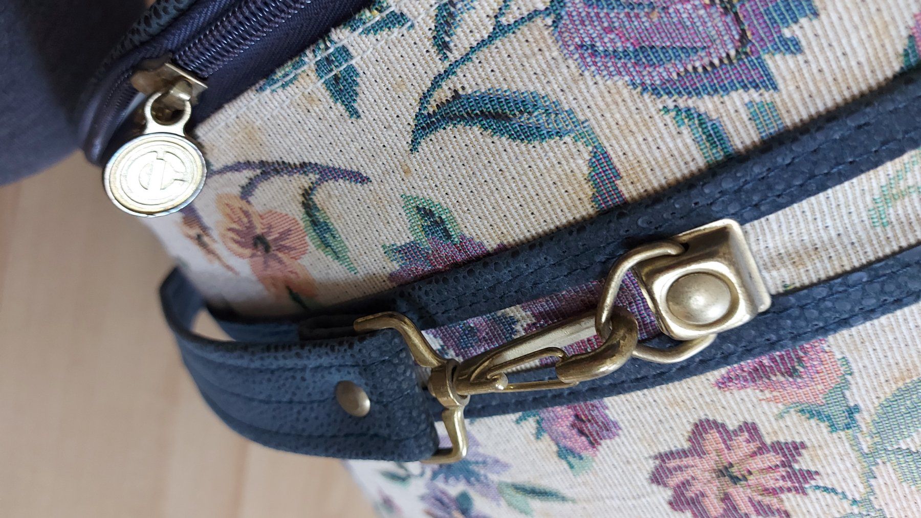 Taschen für Damen: Carleon Gobelin Koffer – Gebraucht aus langenthal von rundholz7 3
