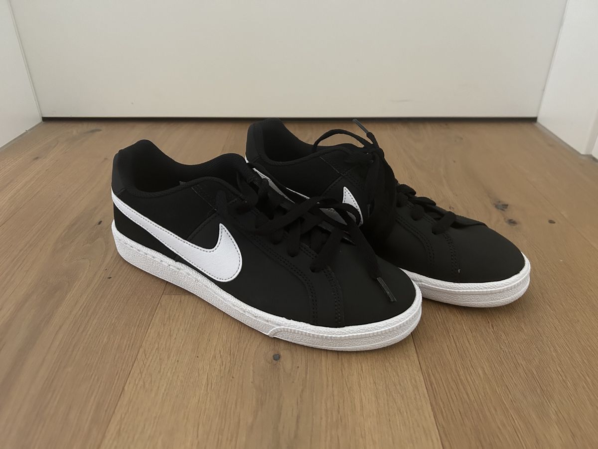 Nike Scarpe da uomo: Nike Sneaker schwarz Grösse 39 – Usato da Unterlangenegg venduto da Dodo2108