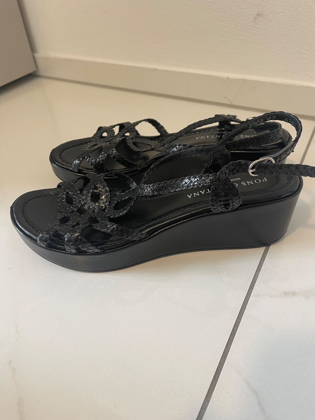 Scarpe da donna: Schwarze Plateau-Sandale in Grösse 42 – Usato da Zizers venduto da sarah_1987 2