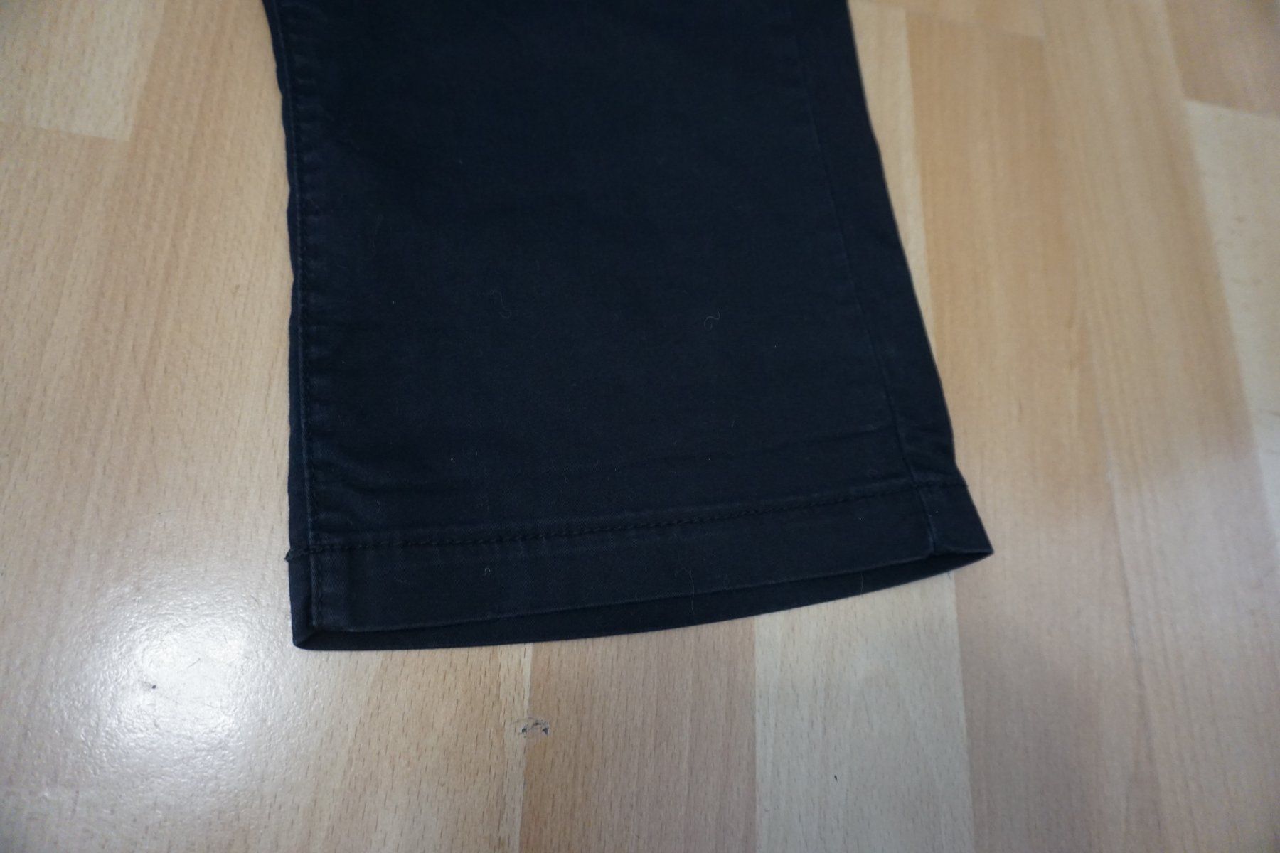 Jeans: Schwarze Sommerhose, Grösse 42, 3/4 lang – Gebraucht aus Zürich von einalemjena 1