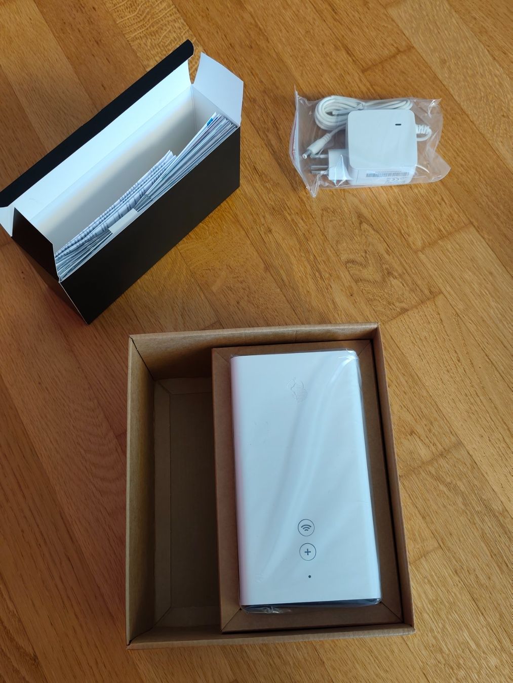 Swisscom Modem & Router: Swisscom Internet Box 2 Neu OVP. Ohne Ethernet Kabel. – Usato da Biel/Bienne venduto da taureau03 3