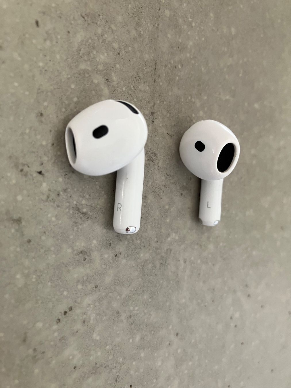 Apple Kopfhörer: APPLE Air Pods 4 – Gebraucht aus Lausanne von mr.v 5