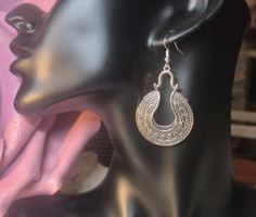 Orecchini pendenti color argento motivo etnico nuovo