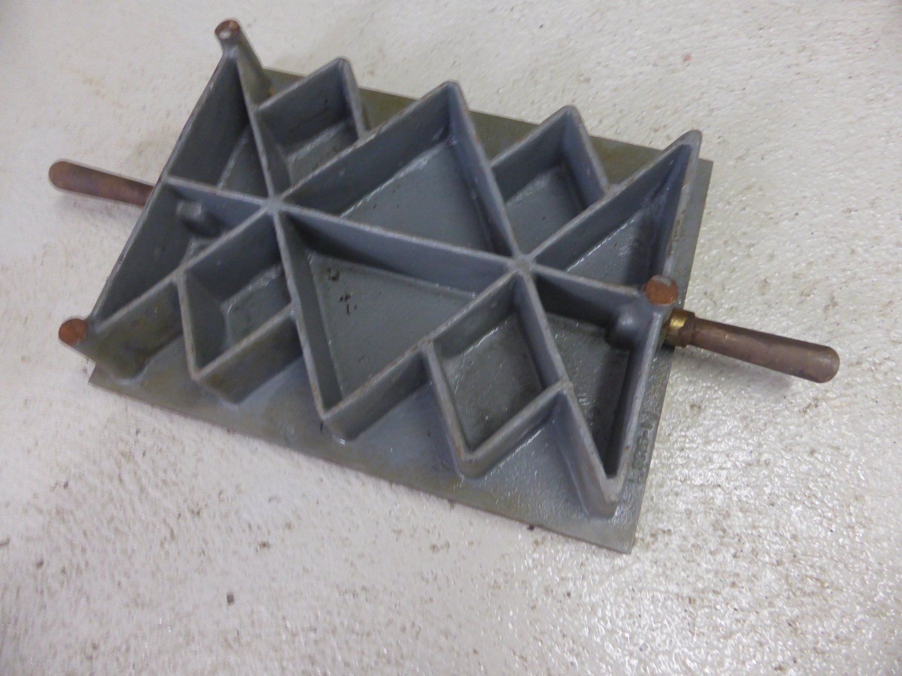 Altro per industria metallurgica: Maschinentisch mit Griffen, 30 kg – Usato da Triengen venduto da Nussbaum14