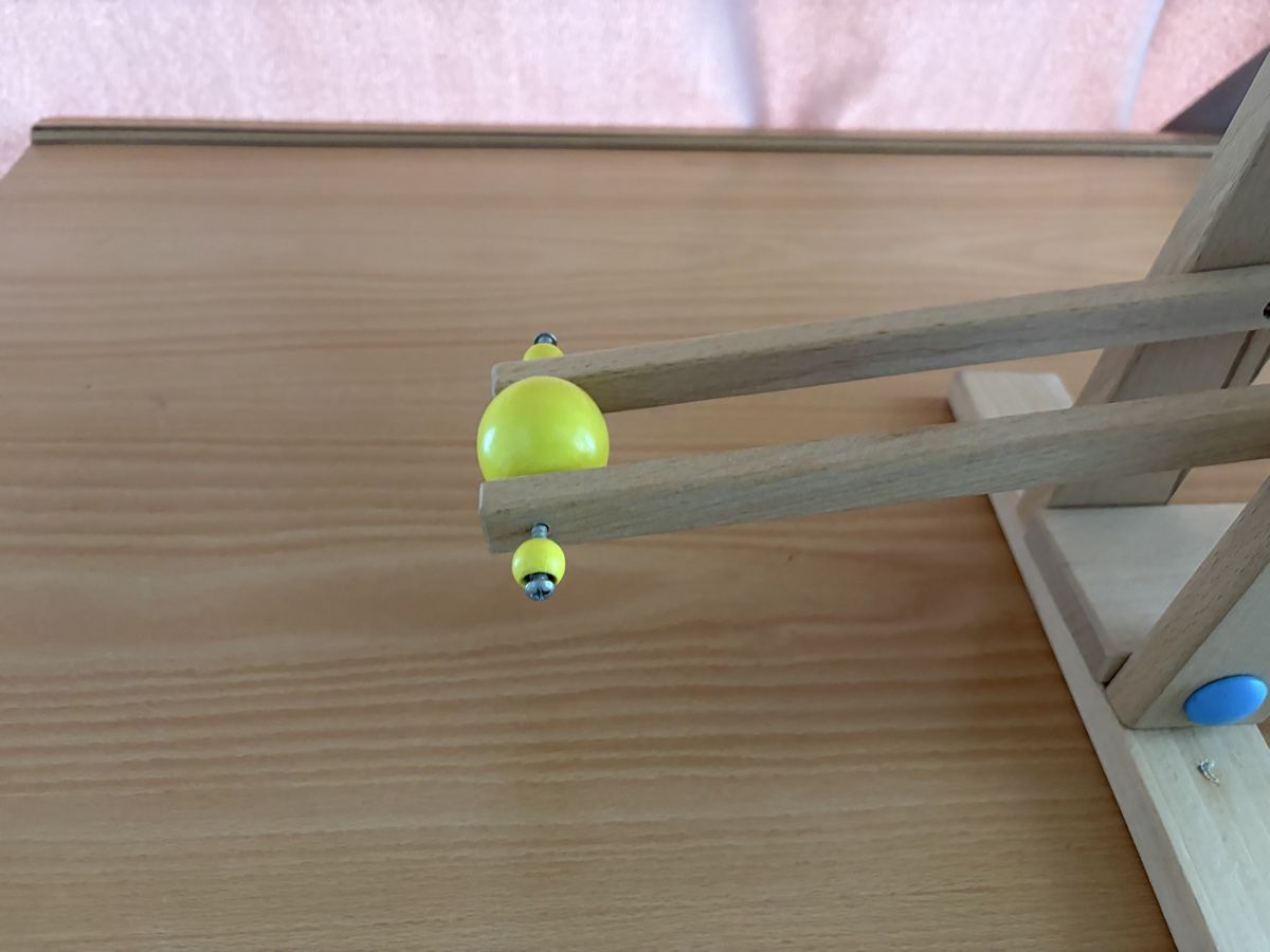 Spielzeuge: Beluga Holz-Rasselständer – Gebraucht aus Uster von Luna.R 5