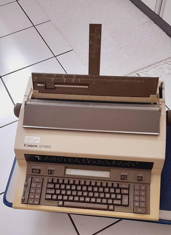 Macchine da scrivere: Vintage Schreibmaschine – Usato da Biel/Bienne venduto da ros_8r9j