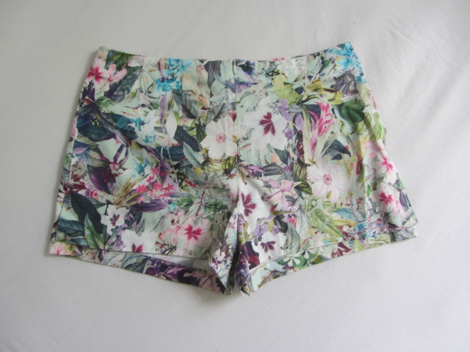 Zara Pantaloni: ZARA - Shorts bunt geblümt S – Usato da Zürich venduto da Diazaio 2