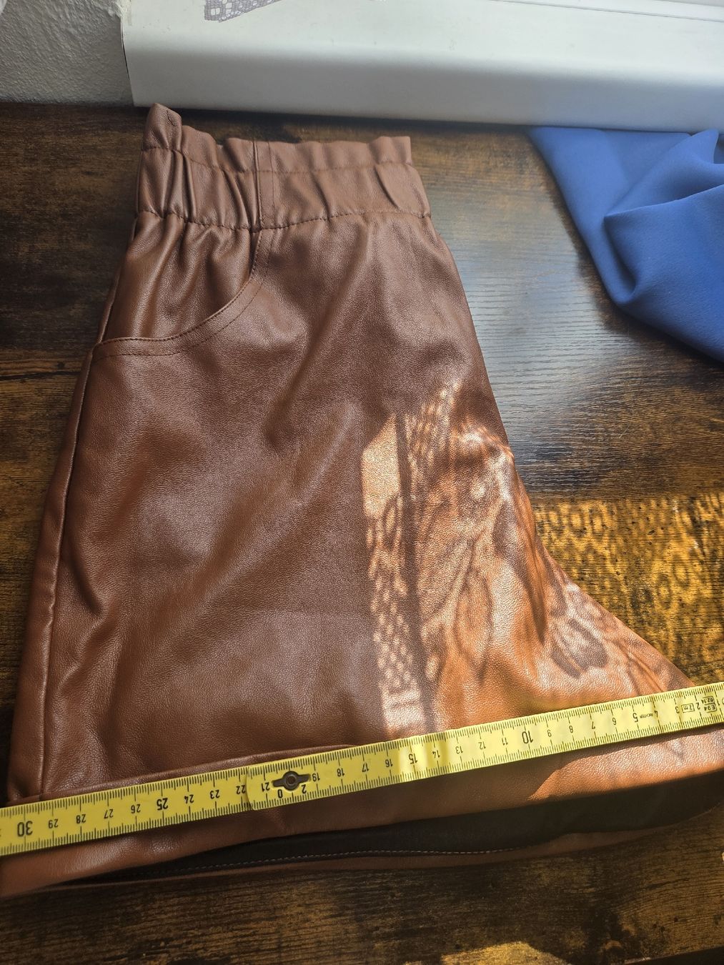 Pull&Bear Pantaloni: Shorts Pull&Bear Kunstleder braun Grösse M gebraucht – Usato da Winterthur venduto da Maricels_Boutique 7