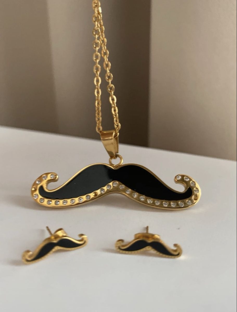 Autres bijoux: Mustache Necklace & Earrings Set – Neuf (Voir description) à Zürich par kru_8dtk