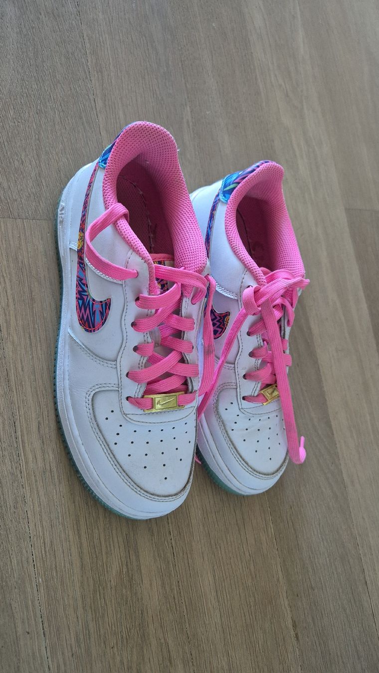 Nike Scarpe per ragazze: Nike Sneakers Gr. 37.5 – Usato da Benglen venduto da Lotury