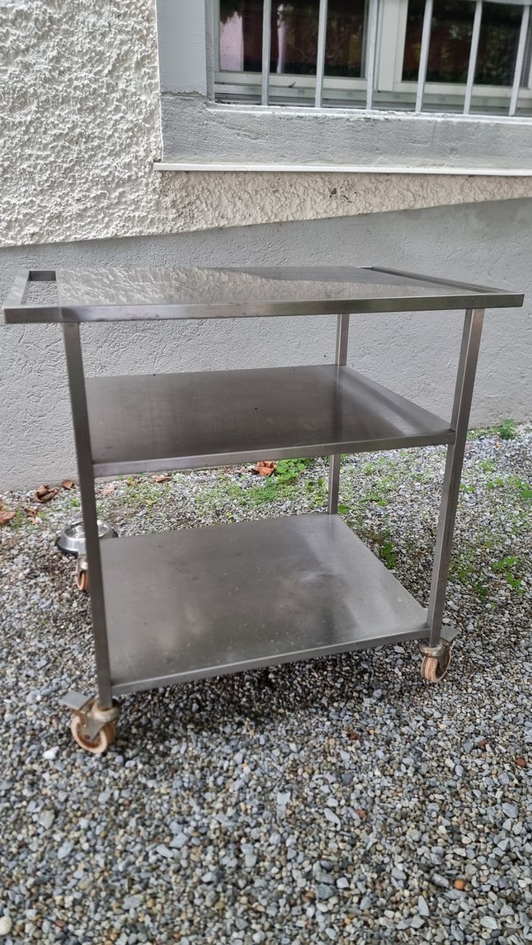 Komplettküchen: Servierwagen Chrome Sehr Stabil!!!! – Gebraucht aus Kloten von sue037