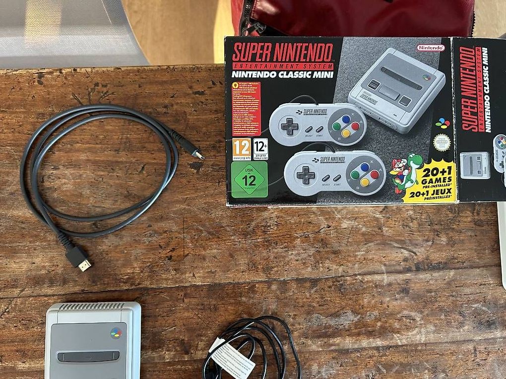 Nintendo Console: Nintendo SNES MINI + manopole wireless – Usato da Bellinzona venduto da Yoichi 1