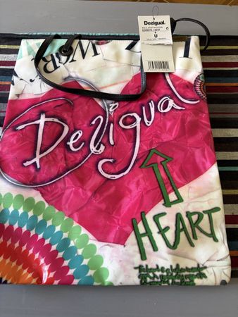 Schöne Desigual Tasche "Welcome to Our World" Sommer 2024 55