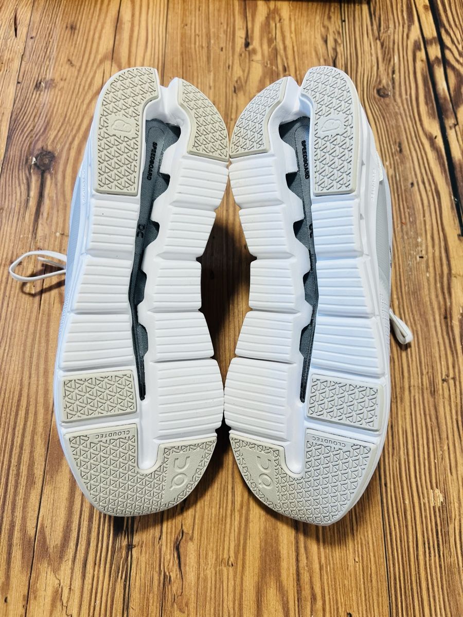 On Chaussures femmes: ON Cloud Schuhe Damen grey Gr. 37,5 neu – Neuf (Voir description) à Scuol par onf_rlc6 5