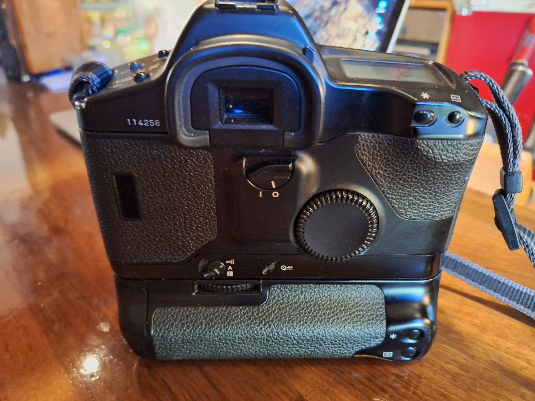 Canon Kamera: Canon EOS1n – Gebraucht aus basel von Sinamaica64 1