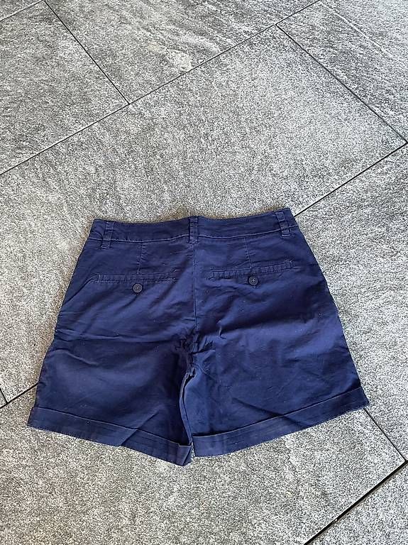 H&M Pantaloni: Shorts blau / dunkelblau - H&M - 36 – Usato da St. Niklausen LU venduto da Sundy01 1