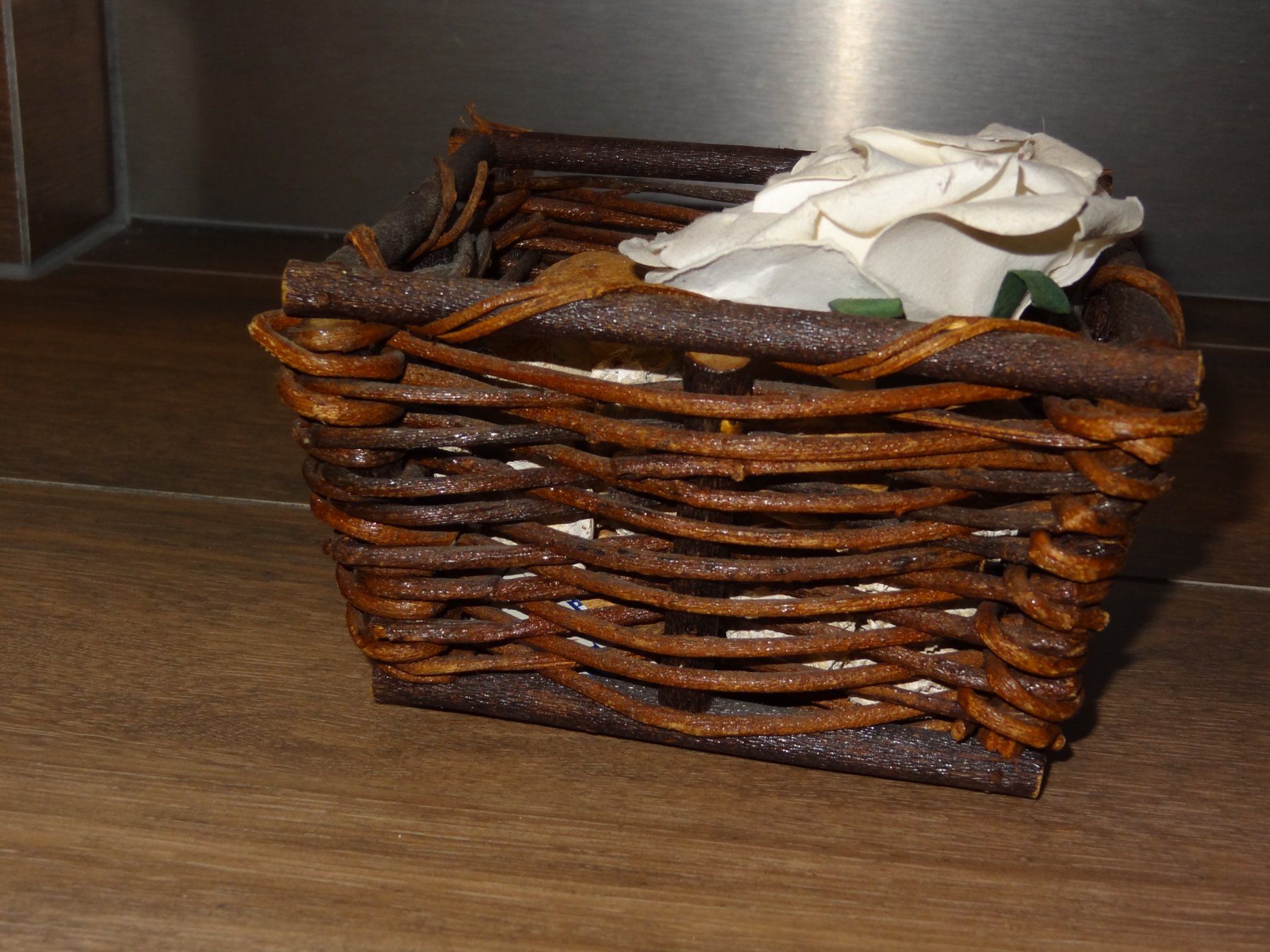 Tutte le decorazioni: Déco panier en bois avec rose décorative – Usato da Satigny venduto da salvatore73 4