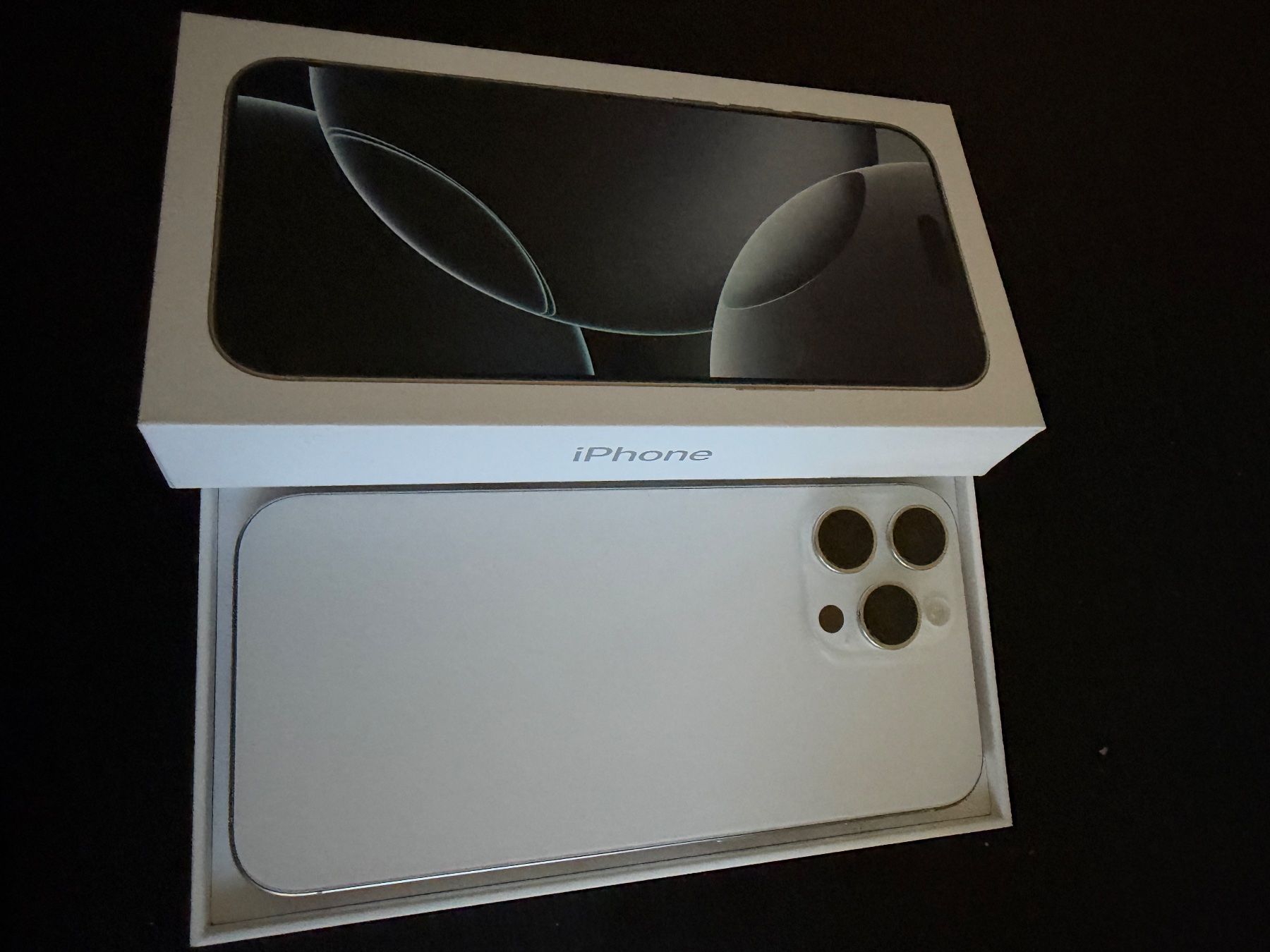 Apple Portables: iPhone 16 Pro Max 256Gb Blanc – D'occasion à Vevey par Bry_dvz6 1