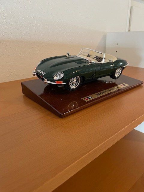 Bburago Modellini d'auto: Jaguar E-Type Cabriolet 1961, Burago Modellauto – Usato da Reinach AG venduto da joric06 2
