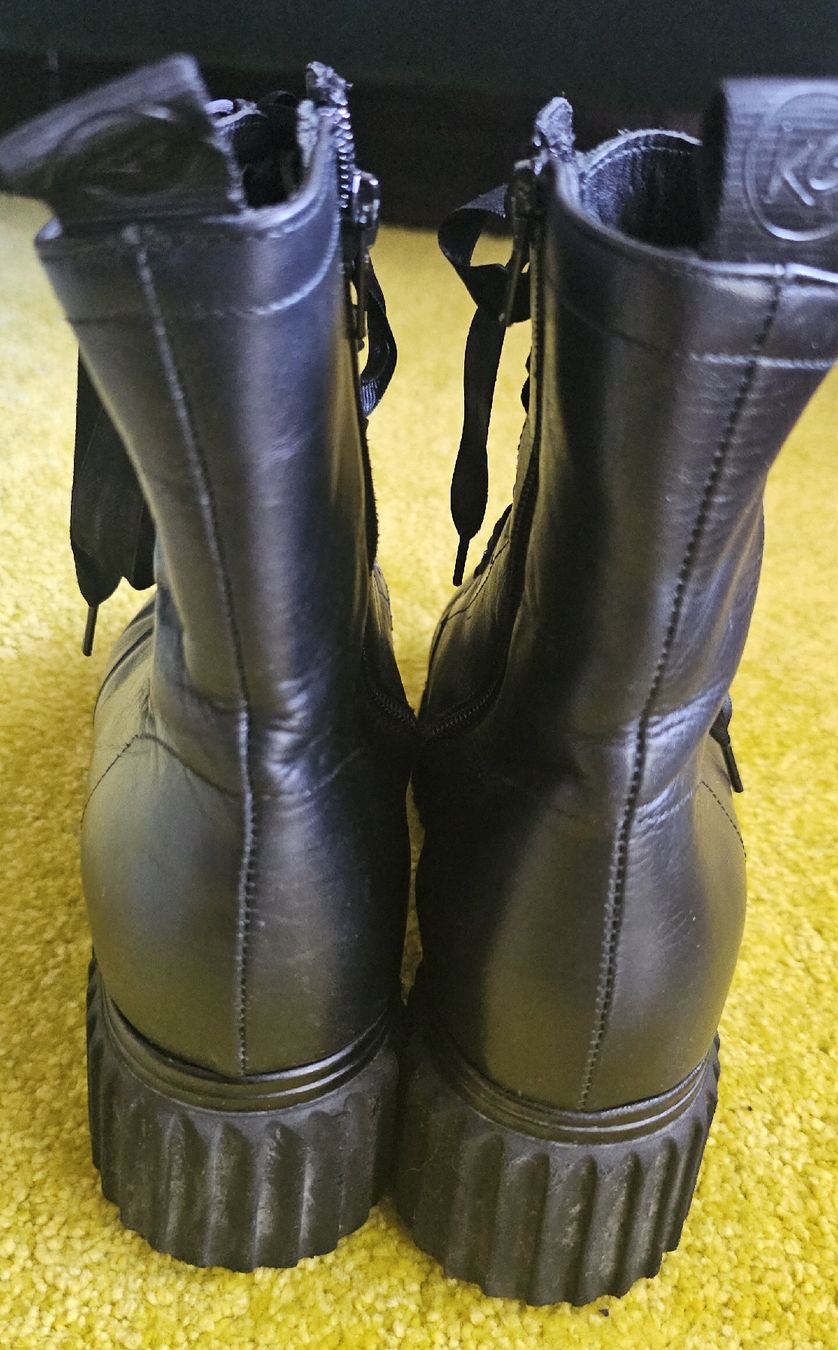 Scarpe da donna: Schwarze Boots Gr. 40 mit seidigen Schnürsenkel – Usato da Horgen venduto da ste_sy7h 4