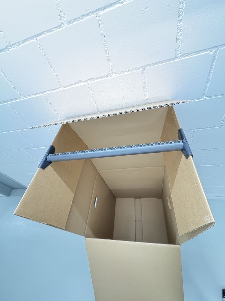 Cartons: Kleiderbox – D'occasion à Staufen par mich_05 5