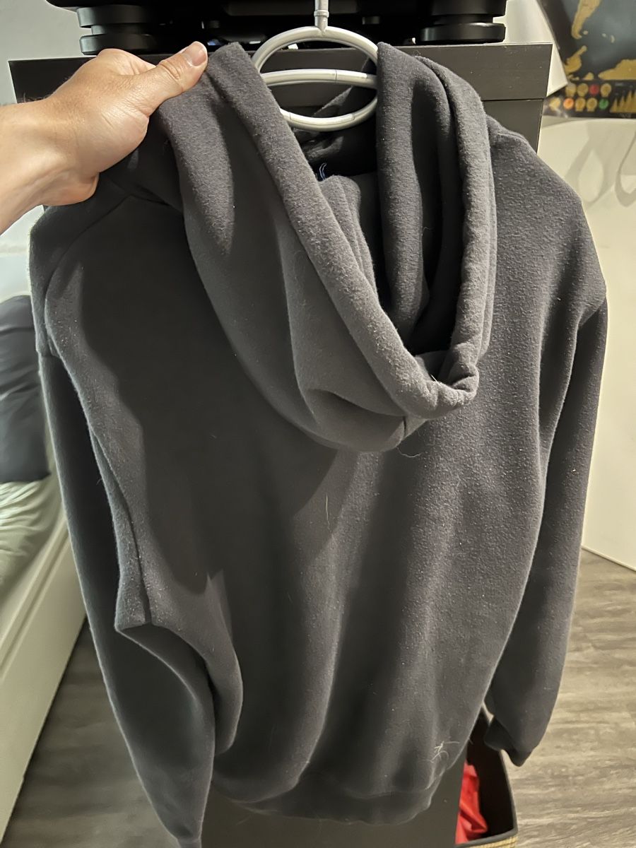 Pullover & Sweatshirts: Pull-over H&M noir – Gebraucht aus Colombier NE von thomasarquint 1