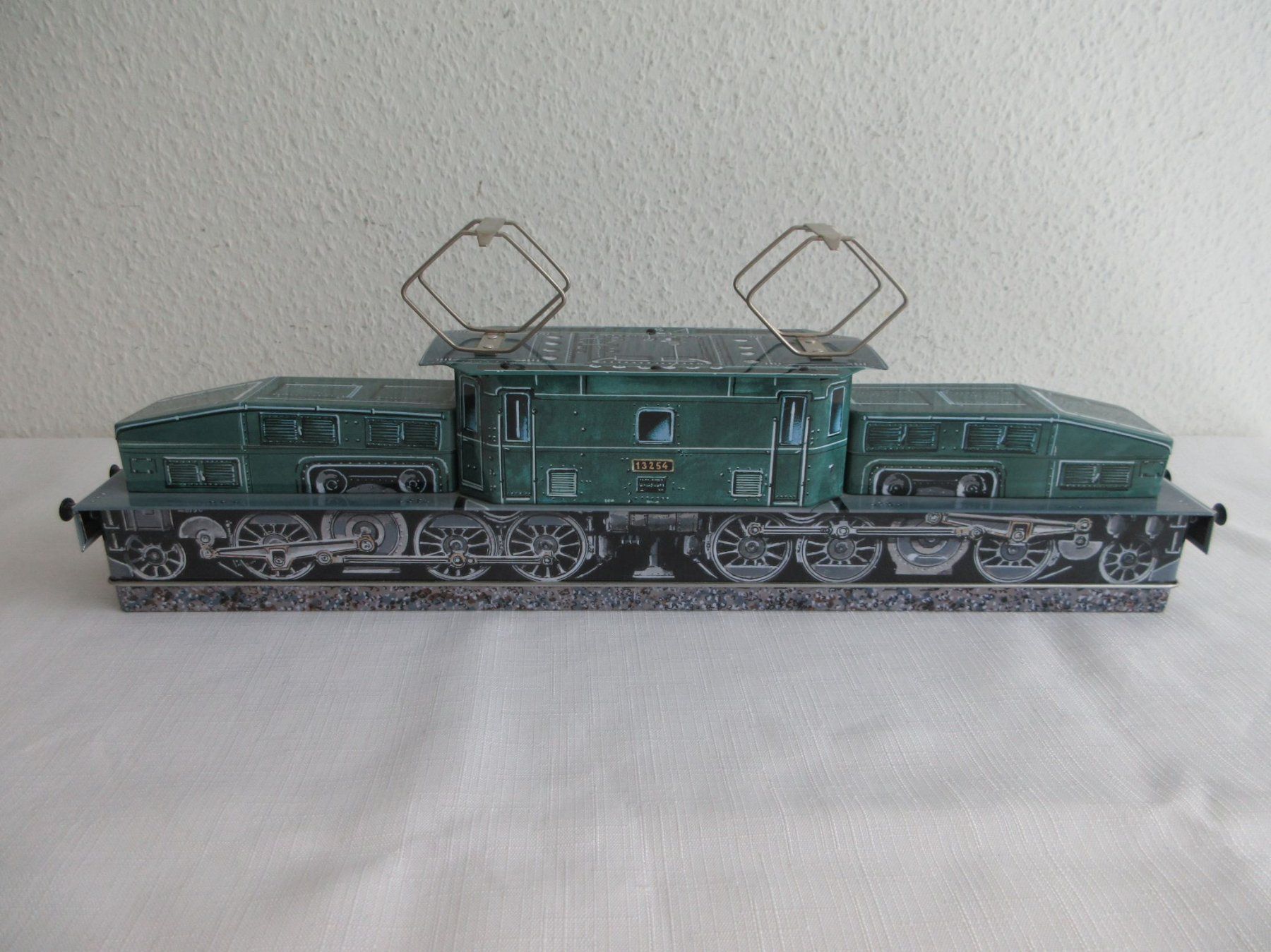 Modellini di ferrovie: Blech - Loki Krokodil vom Läckerli Huus, 2010 – Usato da Binningen venduto da Oldfashion