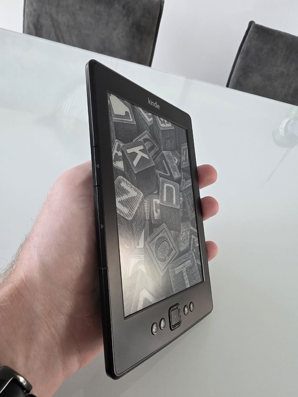 Amazon Tablettes PC: Amazon Kindle E-Reader sehr guter Zustand – D'occasion à Kriens par eldo1990 3