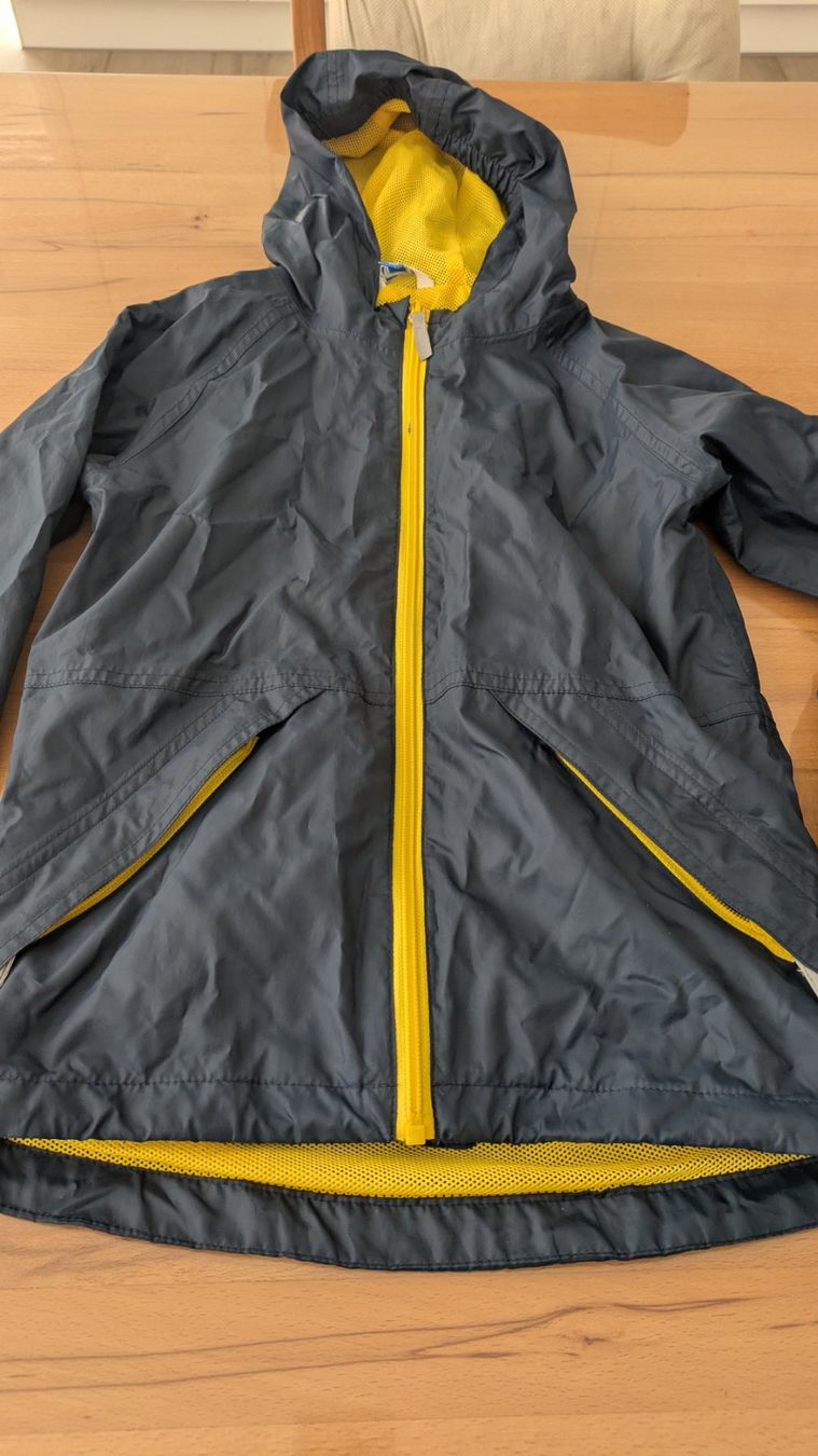 Giacche & Cappotti: Dunkle, Dünnere Regenjacke - Gr. 128 – Usato da Staufen venduto da Fleby84 1