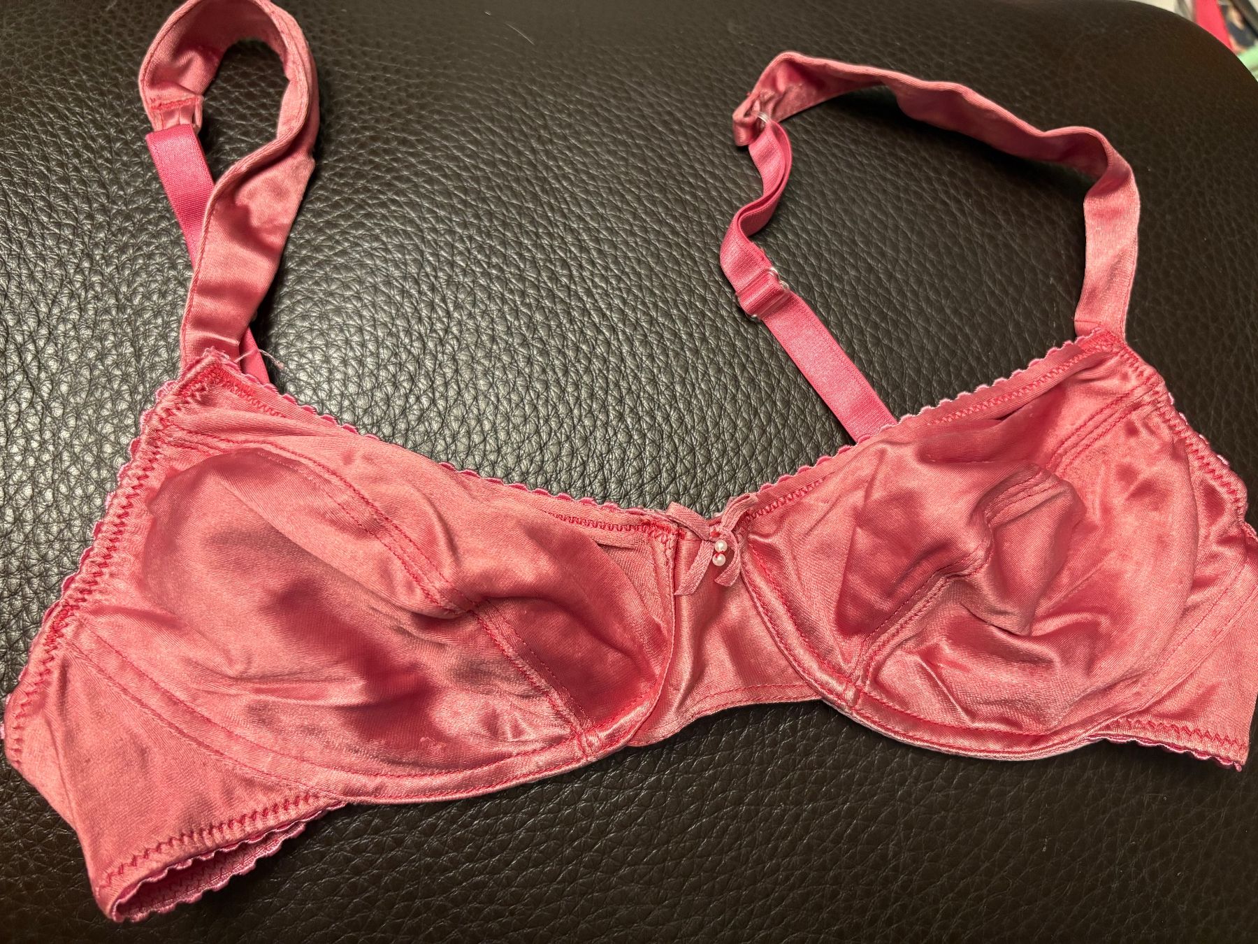 Altra biancheria intima: Soutien-gorge rose satiné, élégant et confortable – Usato da Lausanne venduto da milou201619