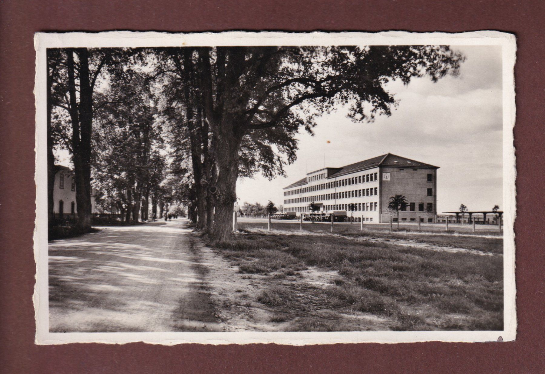 Cartoline postali: PAYERNE - Place d'Armes – Usato da Pully venduto da nicecards-shop