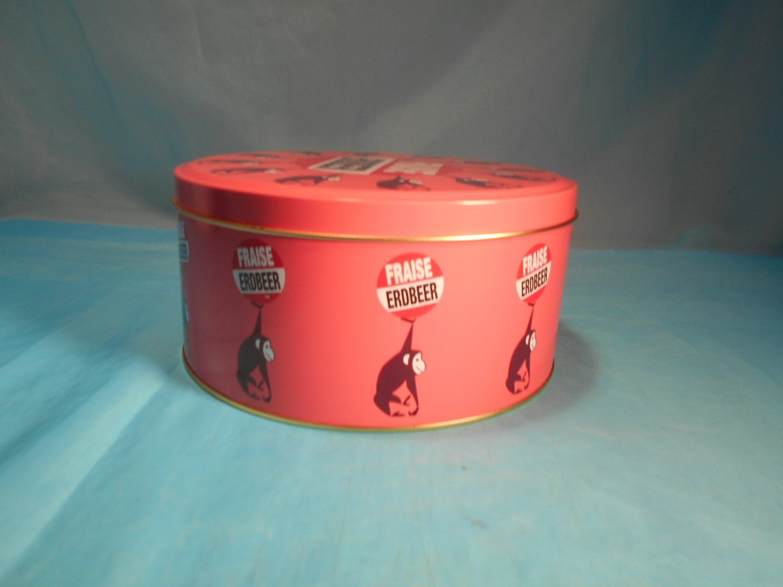 Altro in Decorazioni & Accessori: Grosse Blechbüchse Erdbeer Eis, MIGROS, mit Affe – Usato da Bellach venduto da JingleCherry 2