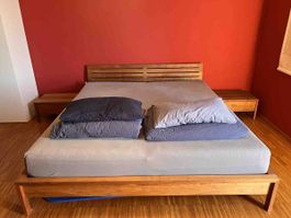 TEAM 7 Doppelbett, Nussbaum, 180 cm mit 2 Nachttischen
